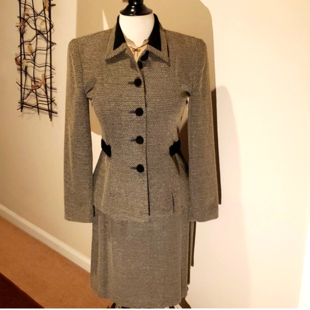NICOLE ALEXANDER SUITE